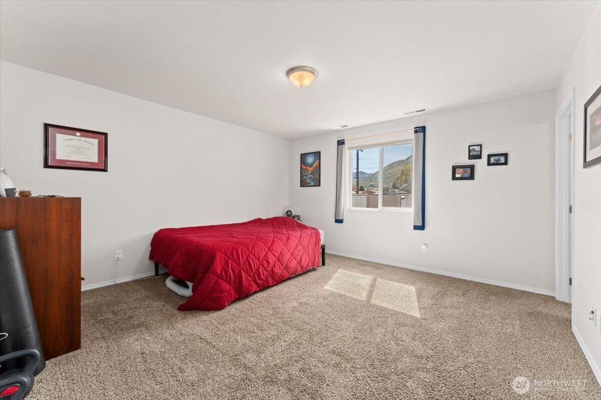 1327 S Miller Street , Wenatchee, WA 98801