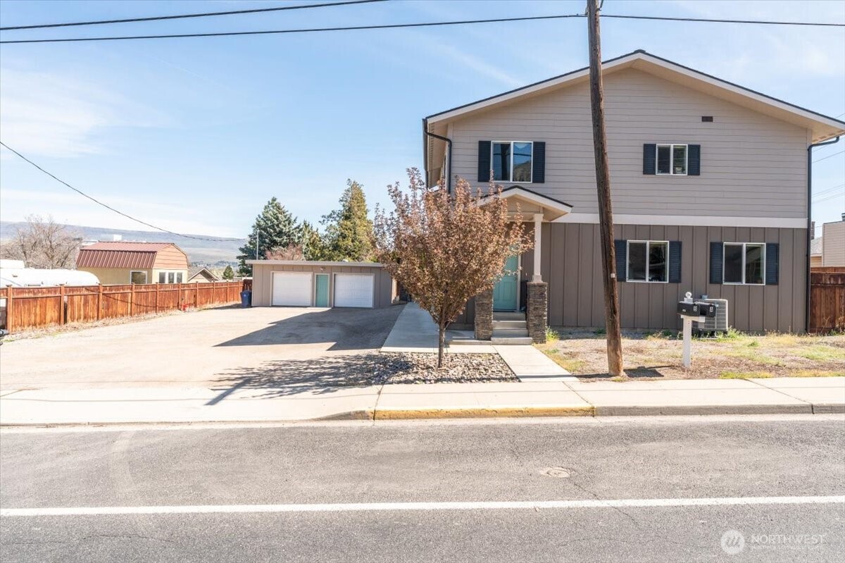 1327 S Miller Street , Wenatchee, WA 98801