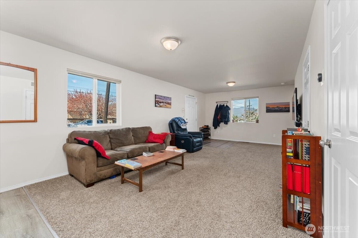 1327 S Miller Street , Wenatchee, WA 98801