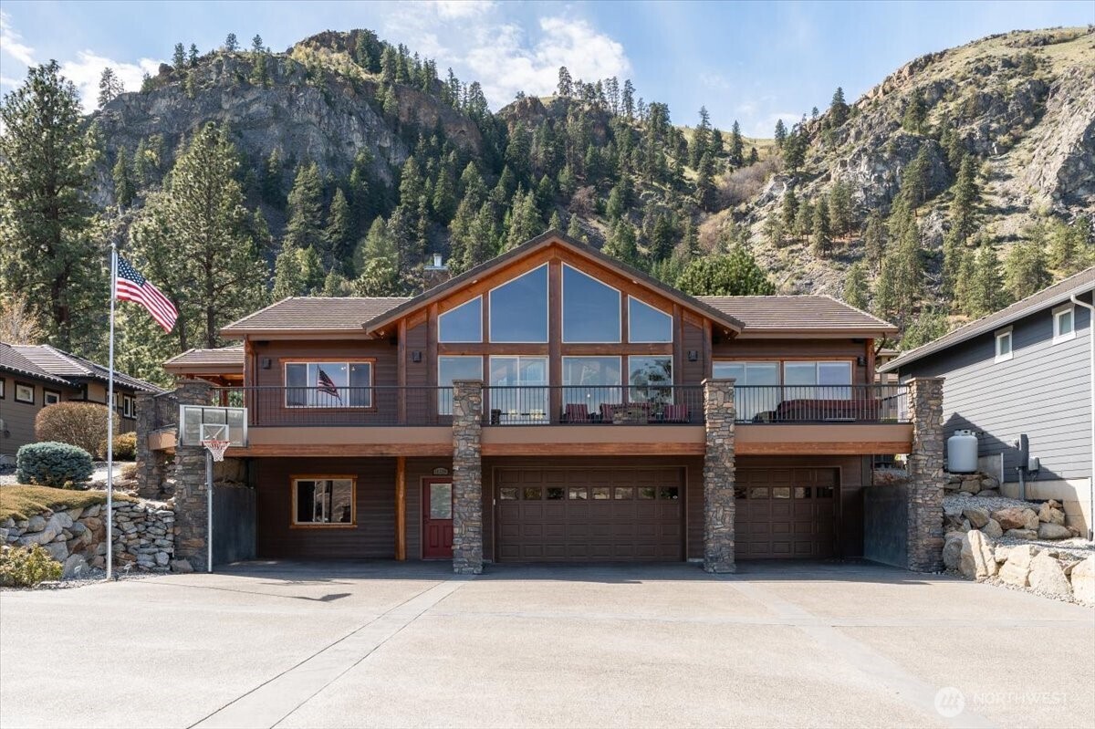 15320 Lakeview Street , Entiat, WA 98822