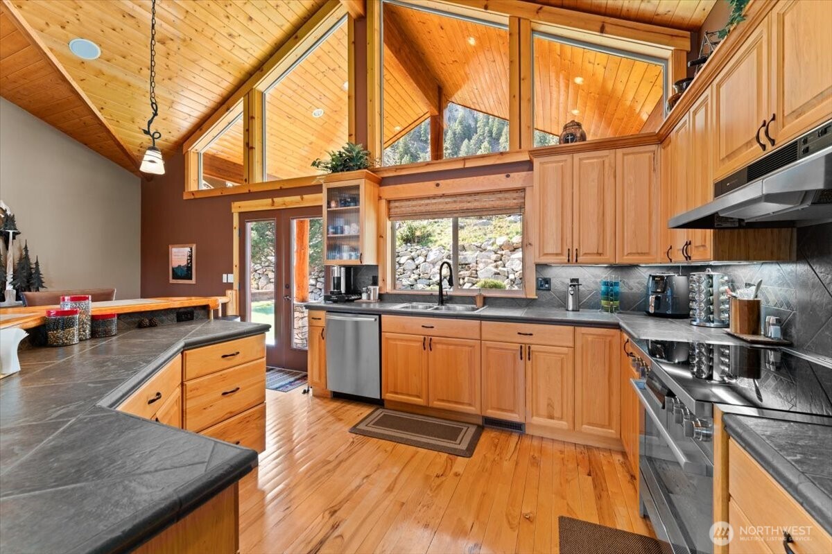 15320 Lakeview Street , Entiat, WA 98822