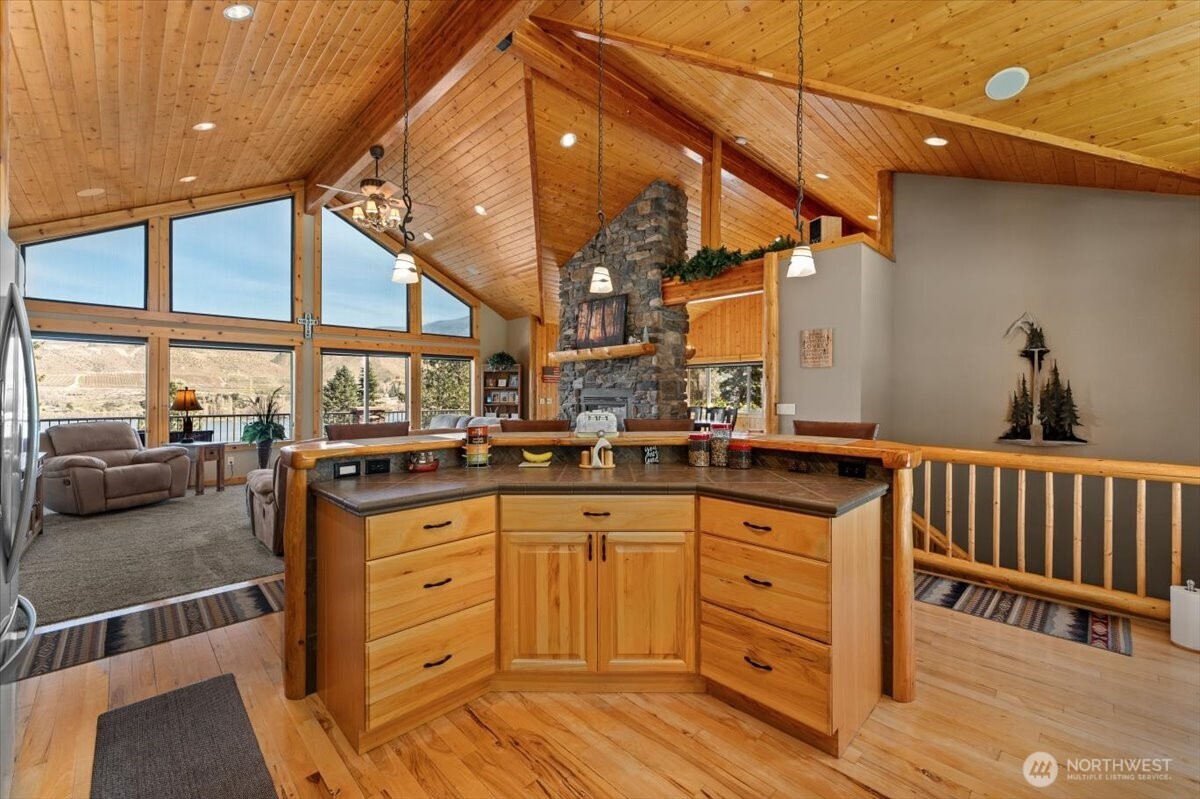 15320 Lakeview Street , Entiat, WA 98822