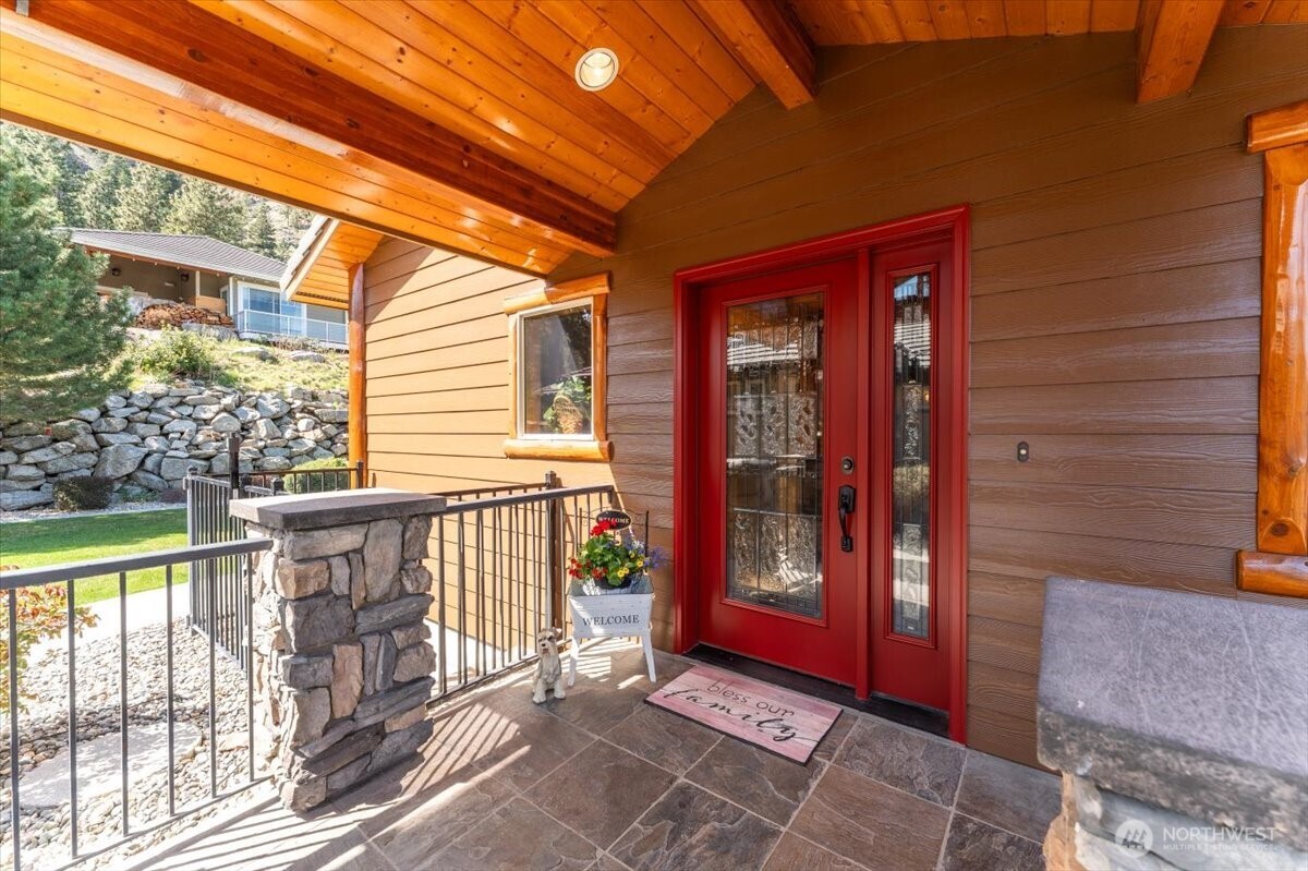 15320 Lakeview Street , Entiat, WA 98822