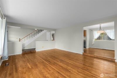 11516 Bartlett Ave NE, Seattle, WA 98125 - Photo 4