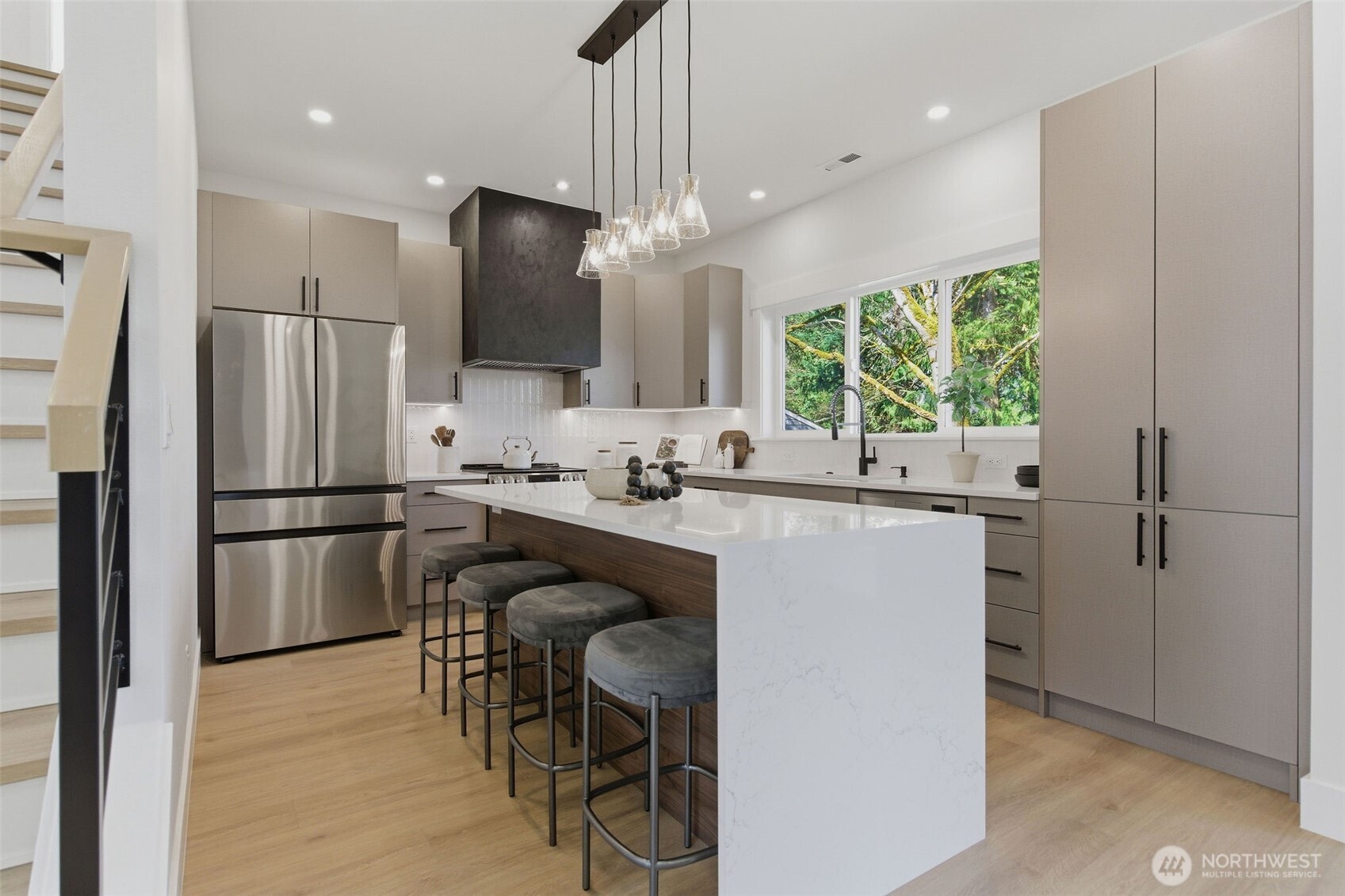 10930 NE 120th Street , Kirkland, WA 98034-6803