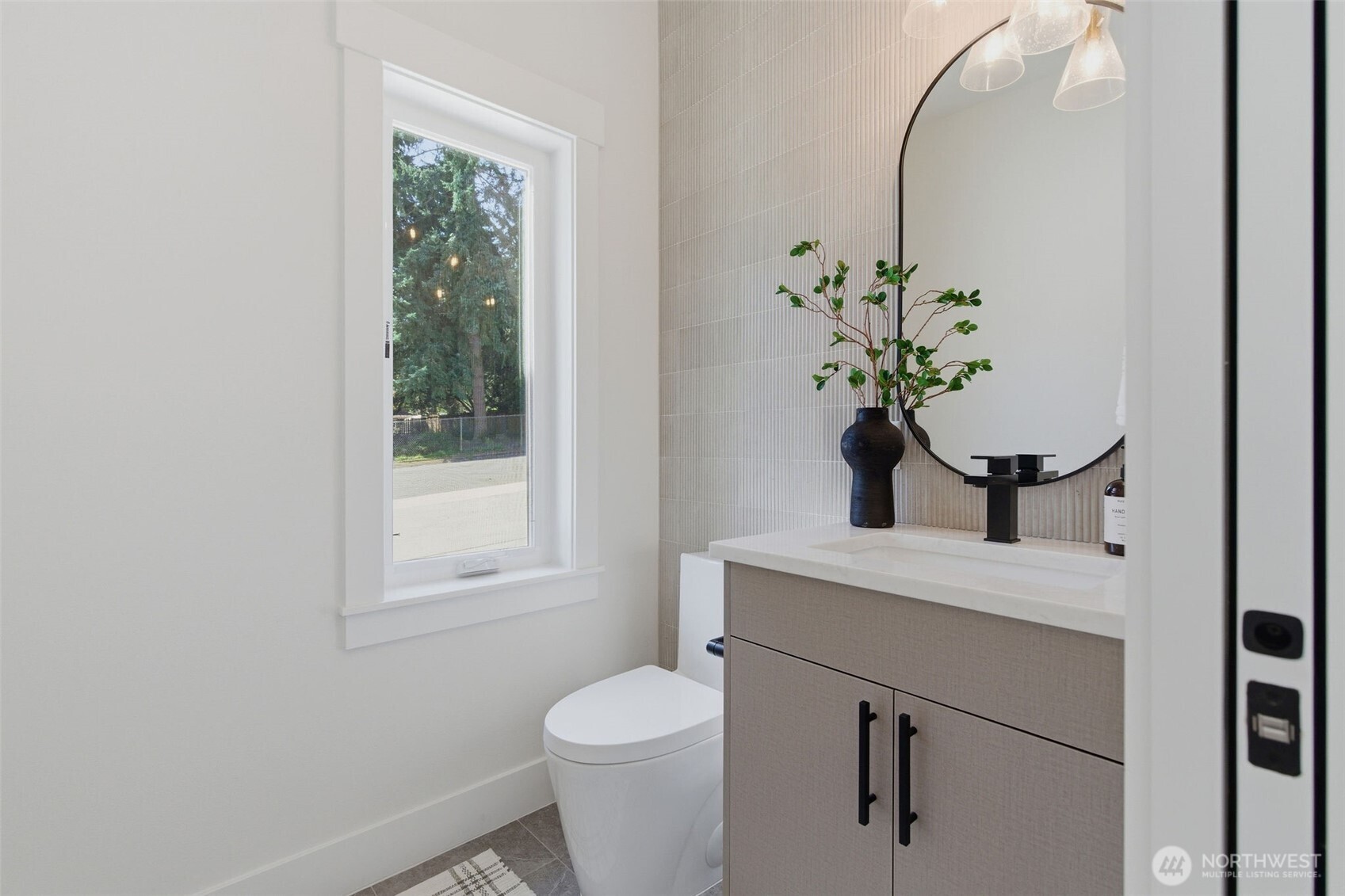 10930 NE 120th Street , Kirkland, WA 98034-6803