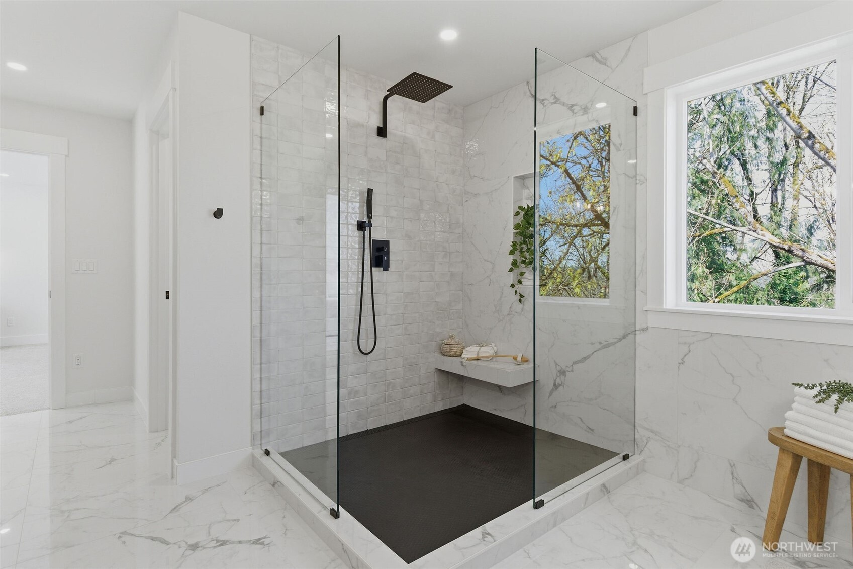 10930 NE 120th Street , Kirkland, WA 98034-6803