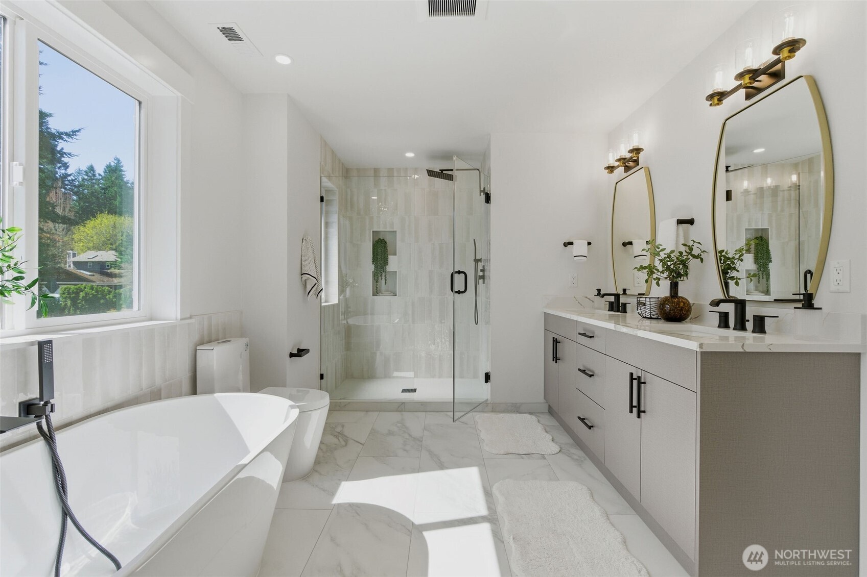 10930 NE 120th Street , Kirkland, WA 98034-6803