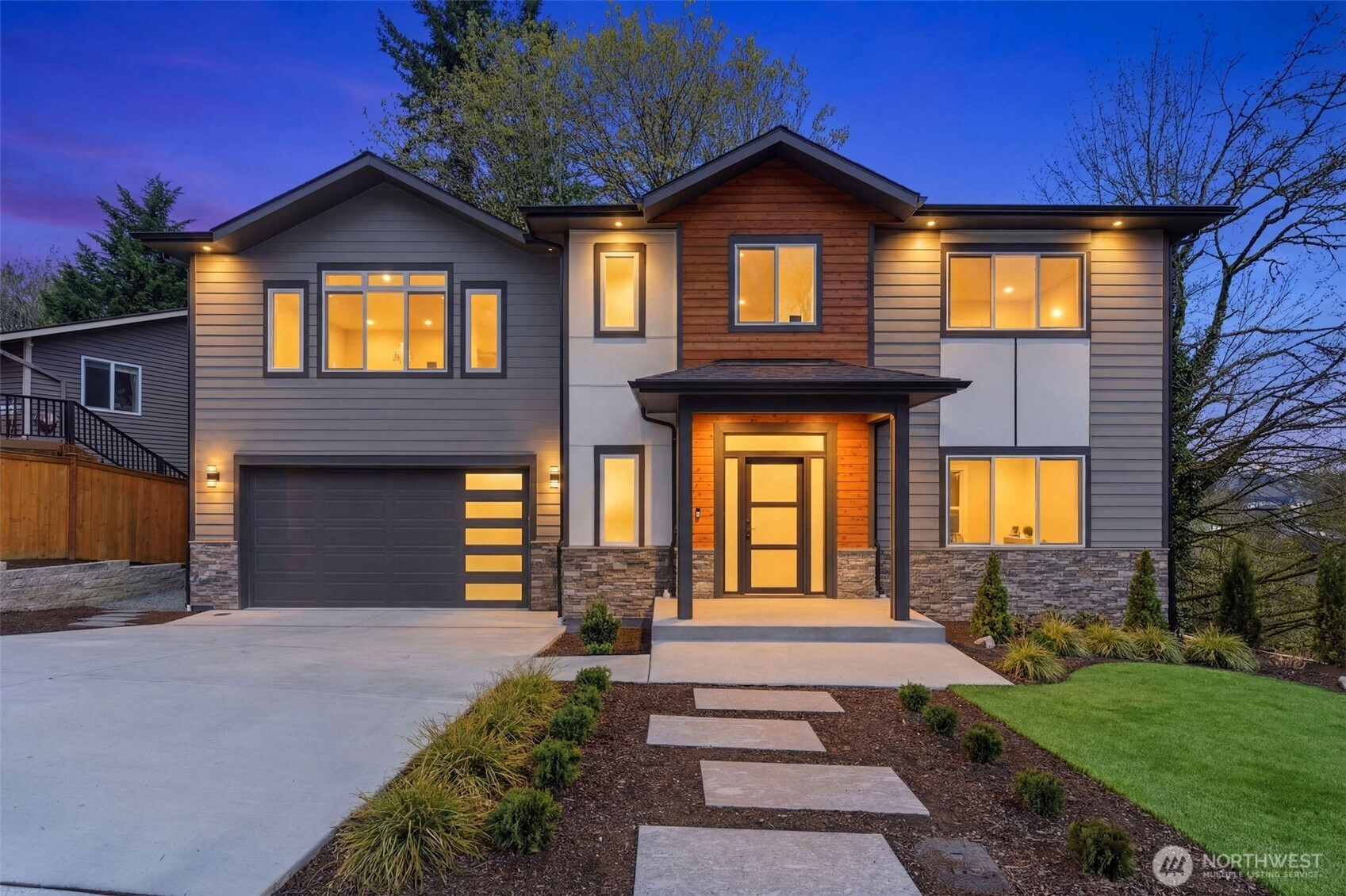 10930 NE 120th Street , Kirkland, WA 98034-6803