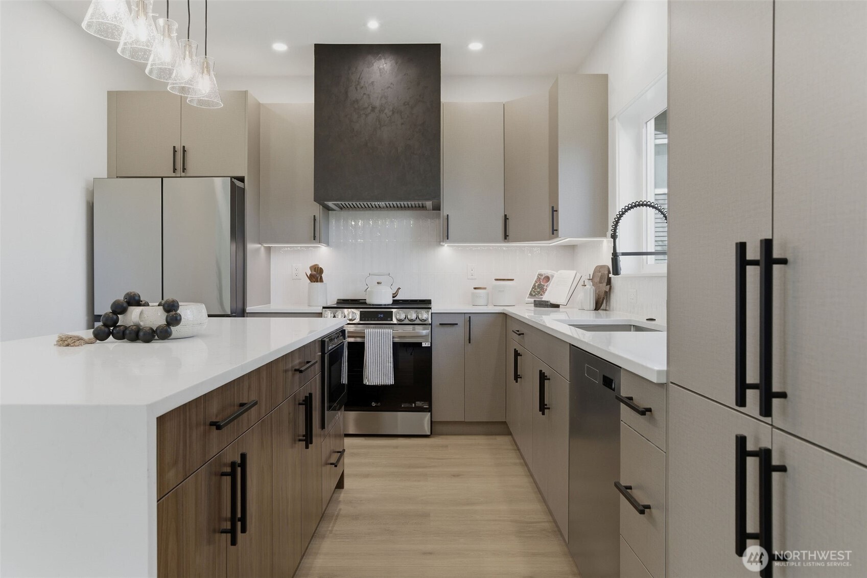 10930 NE 120th Street , Kirkland, WA 98034-6803