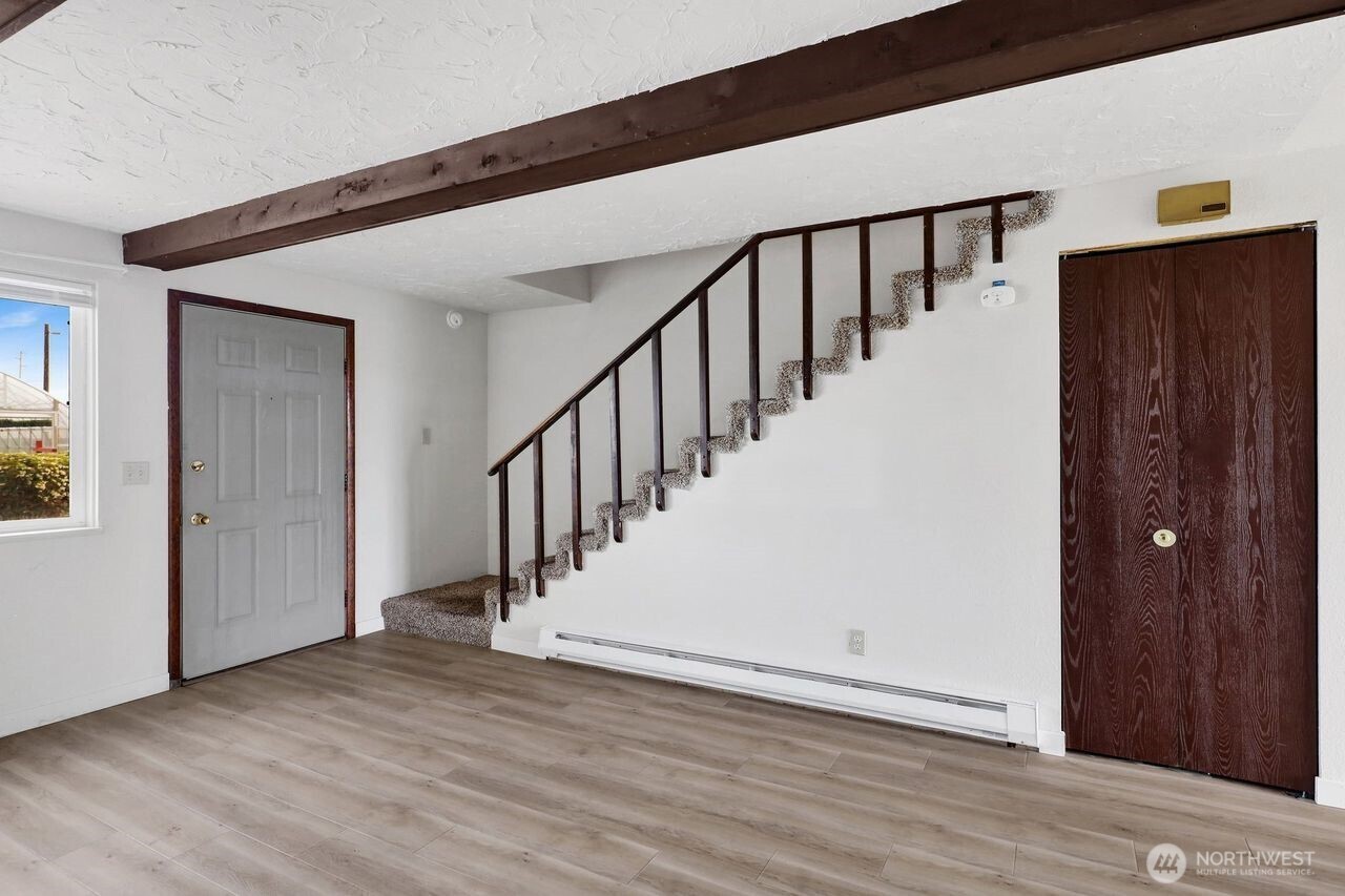 211 Maple Street , Lynden, WA 98264