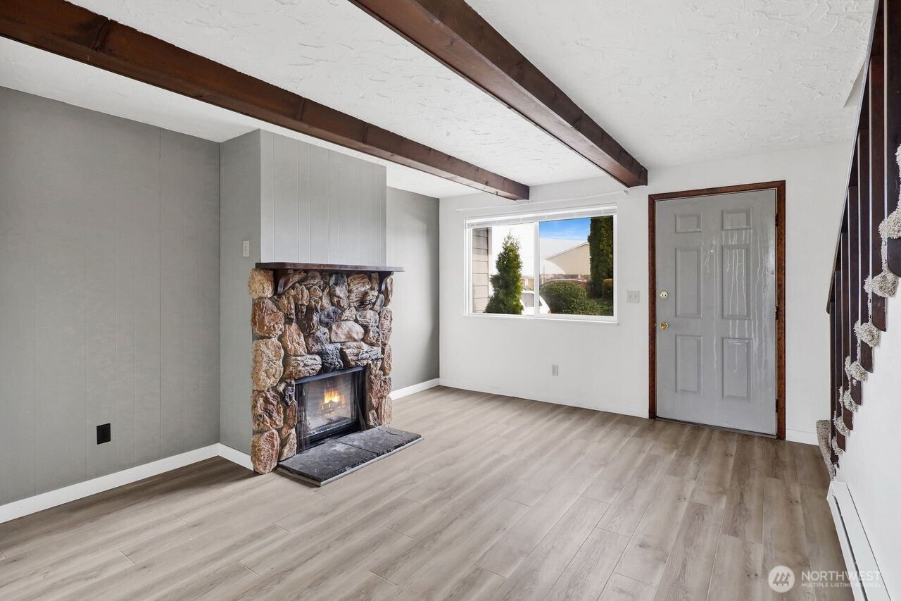 211 Maple Street , Lynden, WA 98264