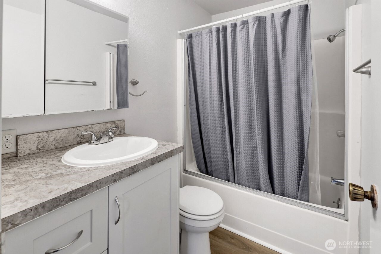 211 Maple Street , Lynden, WA 98264