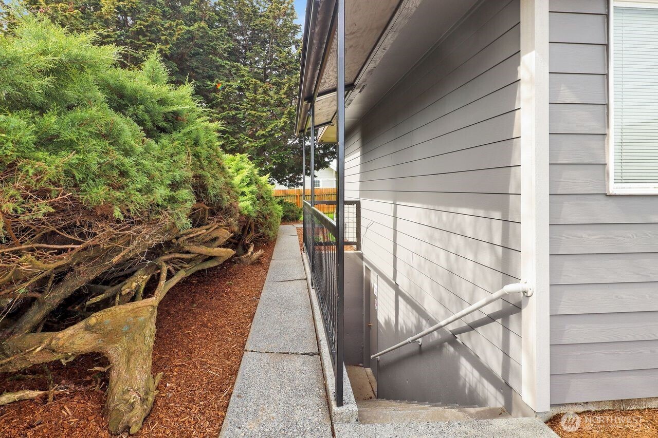 211 Maple Street , Lynden, WA 98264