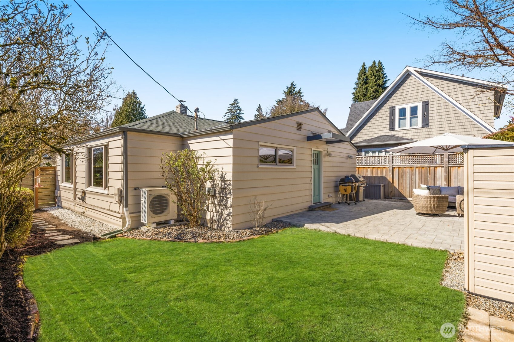 9102 12th Avenue NE, Seattle, WA 98115