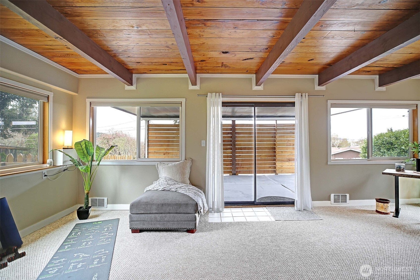 576 Waterline Loop , Camano Island, WA 98282