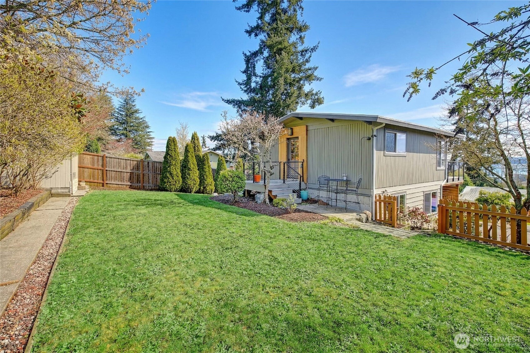 576 Waterline Loop , Camano Island, WA 98282