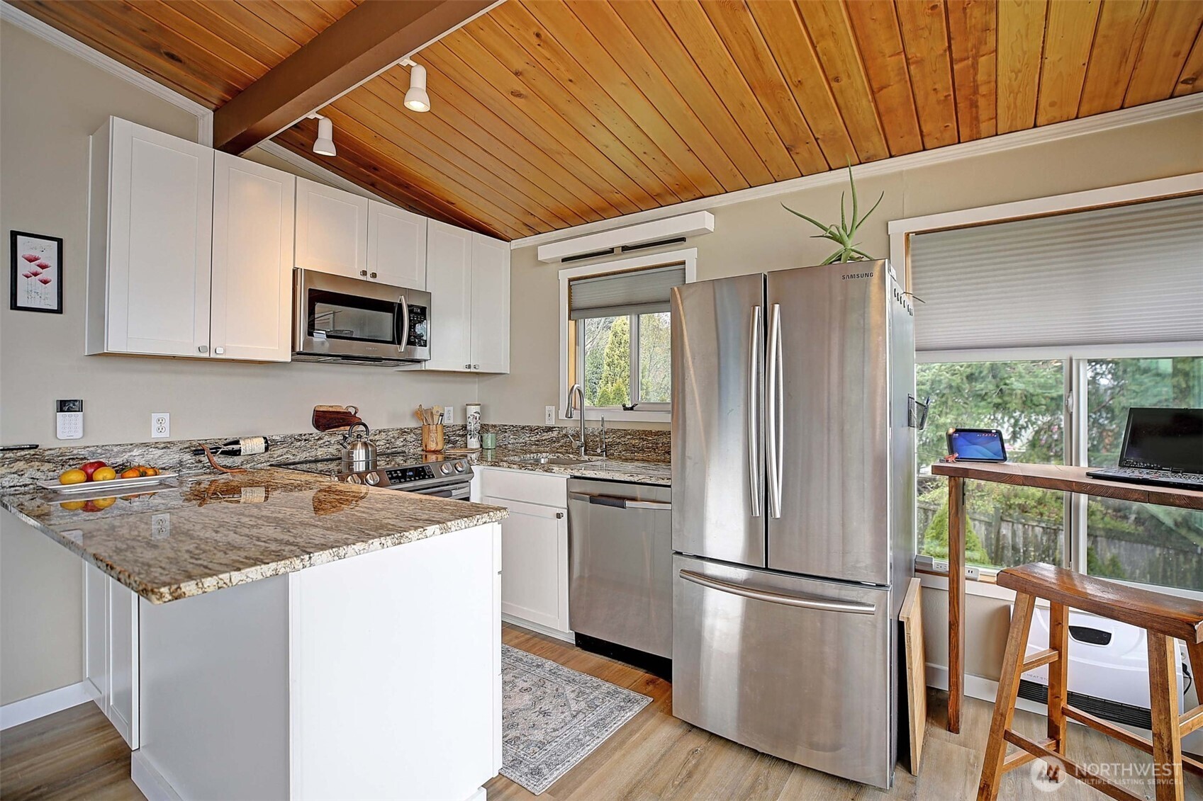 576 Waterline Loop , Camano Island, WA 98282