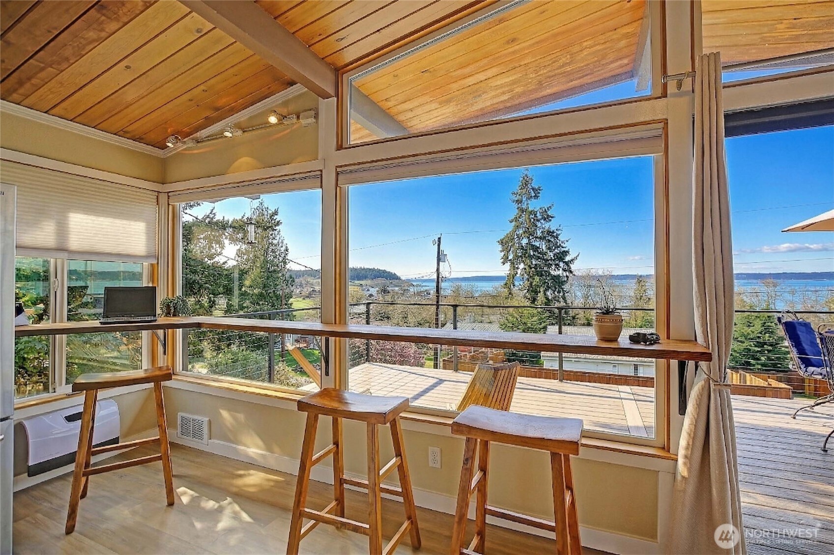 576 Waterline Loop , Camano Island, WA 98282