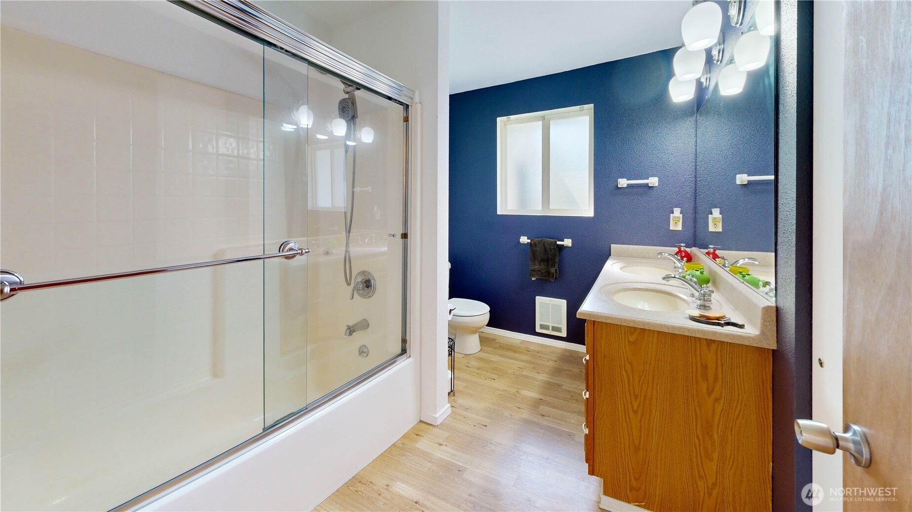 17121 SE 264th Place , Covington, WA 98042-8321