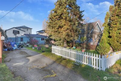 528 N 70th Street , Seattle, WA 98103