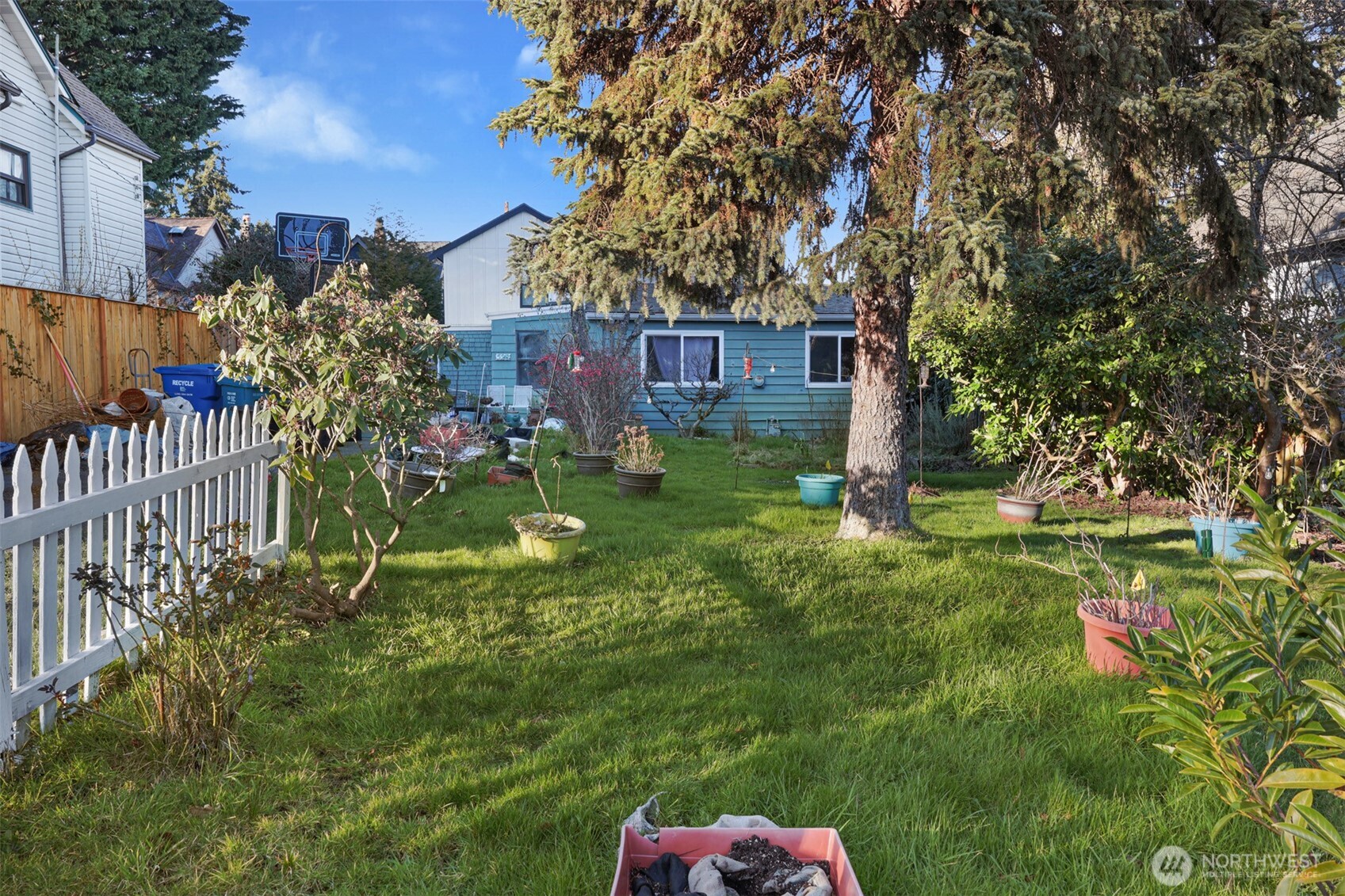 528 N 70th Street , Seattle, WA 98103