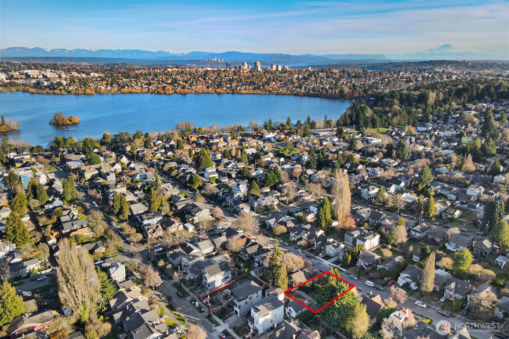 528 N 70th Street , Seattle, WA 98103