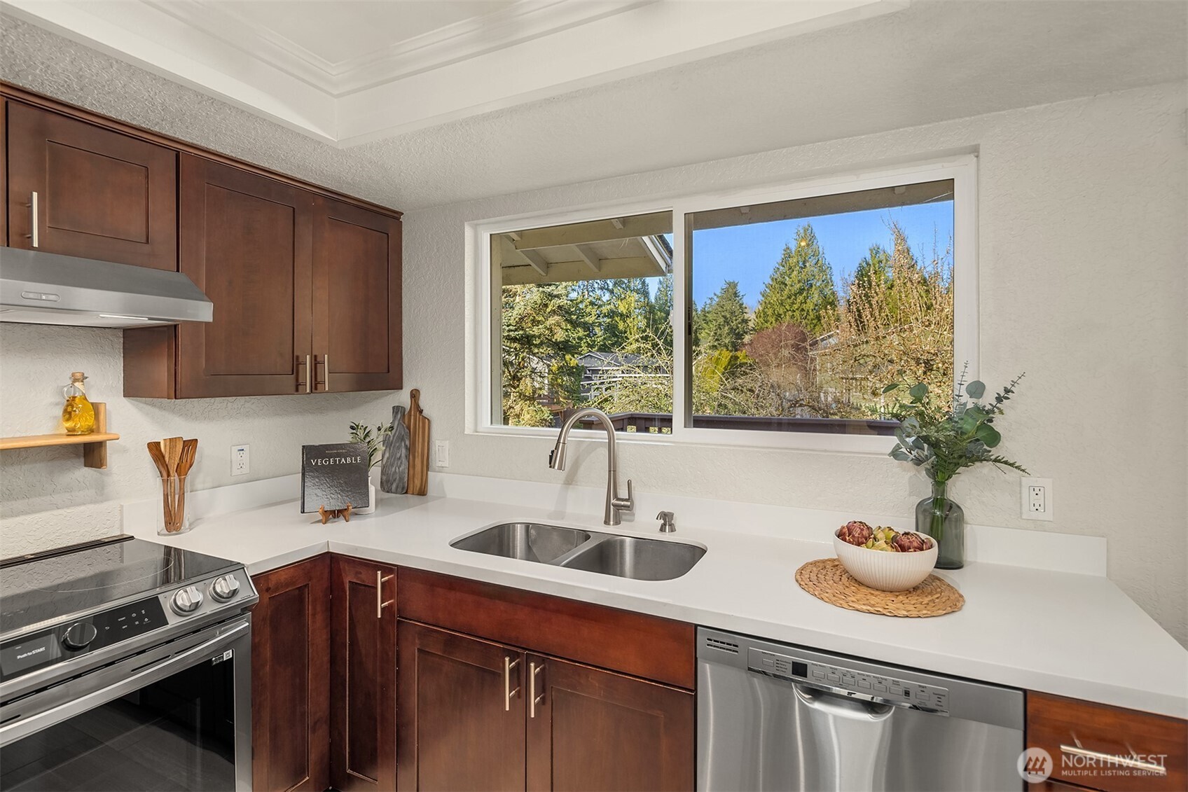 12710 NE 111th Place , Kirkland, WA 98033