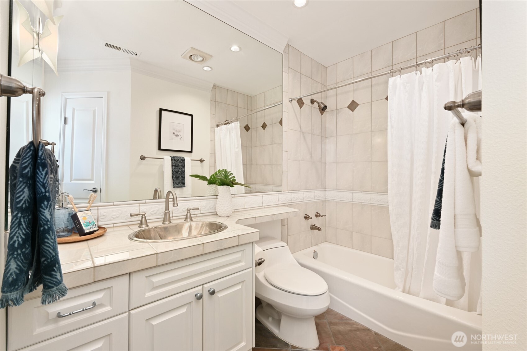 3900 2nd Avenue NE #403, Seattle, WA 98105