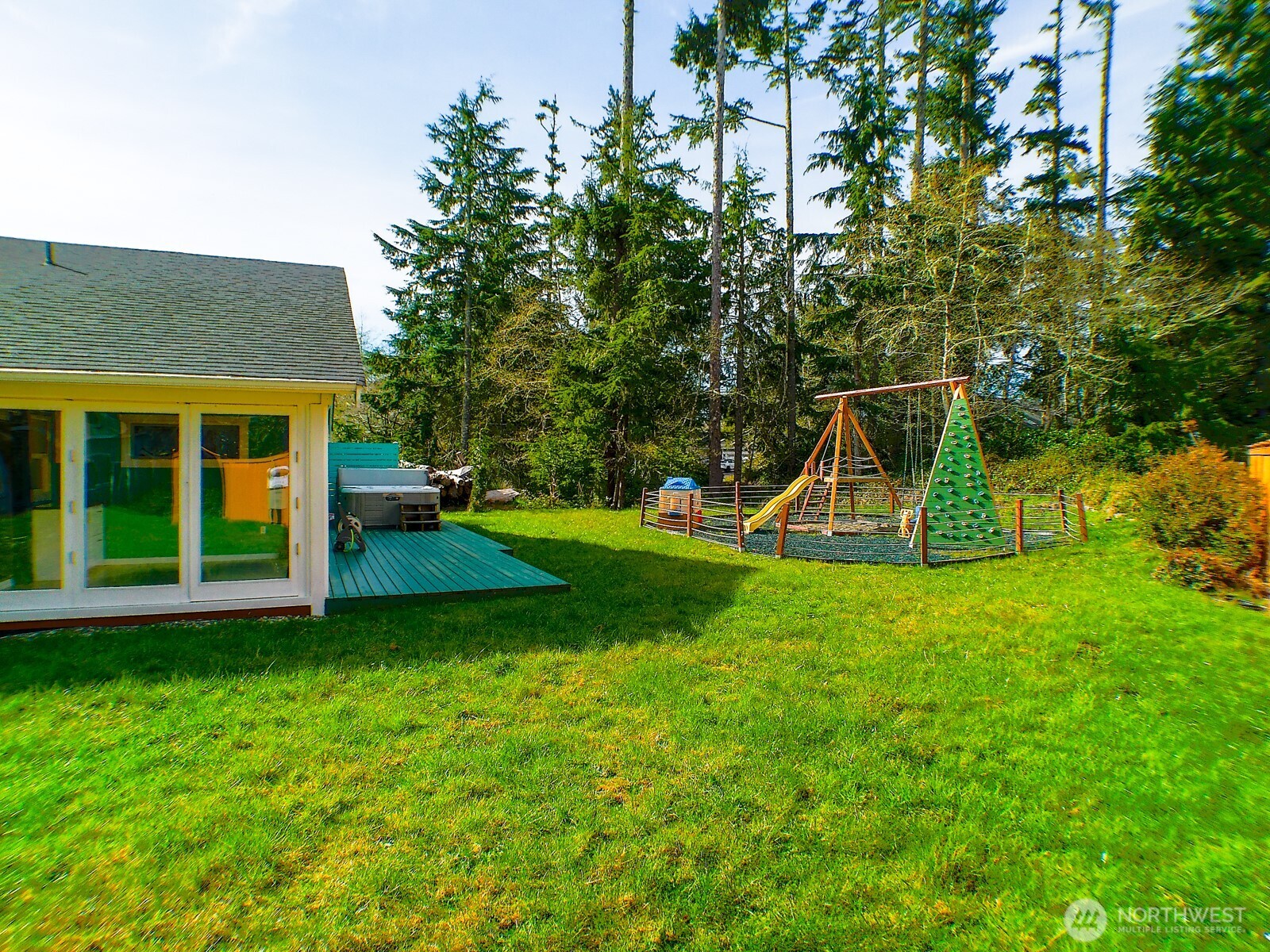 744 Evergreen Avenue , Ocean Shores, WA 98569