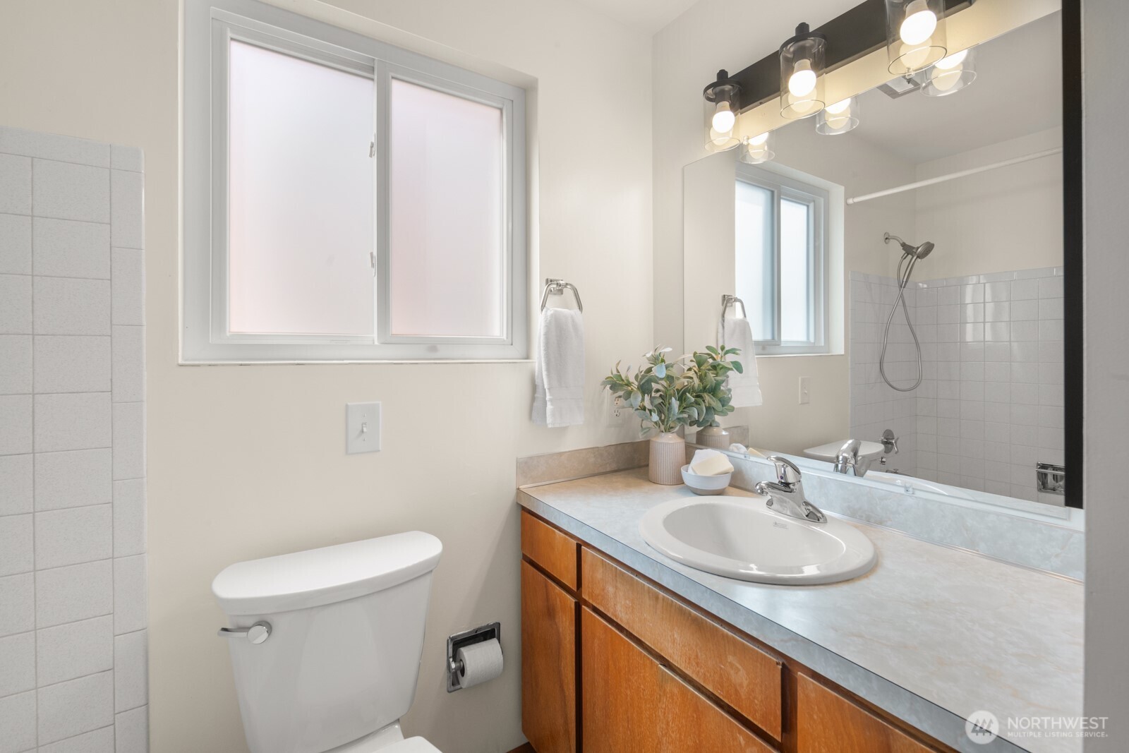 927 NW 58th Street , Seattle, WA 98107