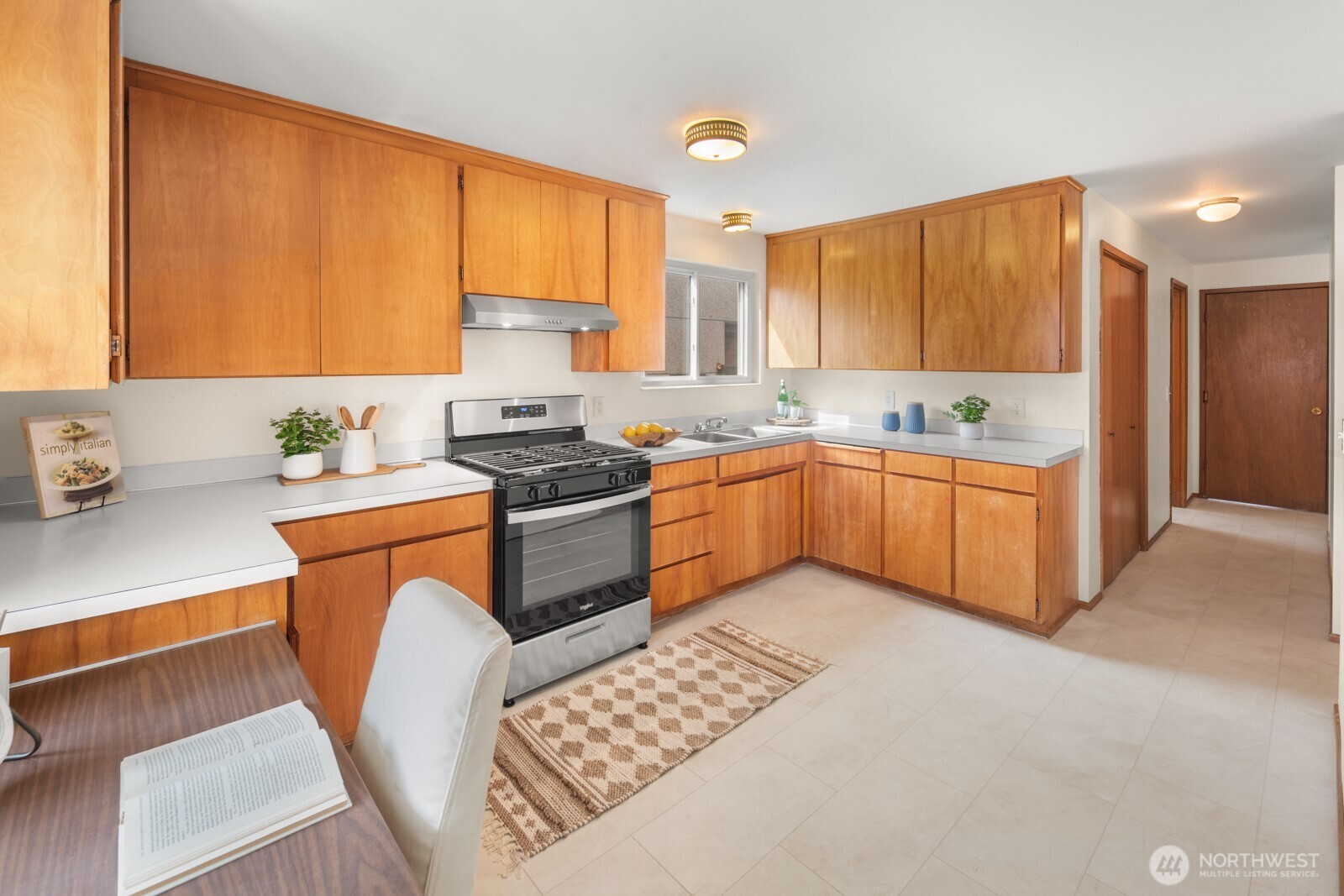 927 NW 58th Street , Seattle, WA 98107