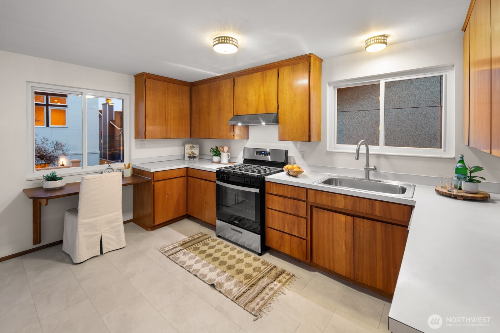 927 NW 58th Street , Seattle, WA 98107