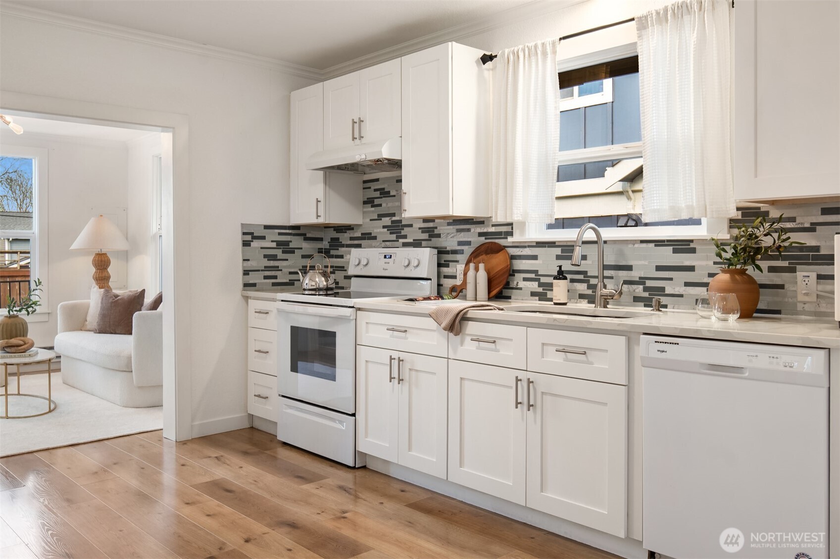 5115 S Roxbury Street , Seattle, WA 98118