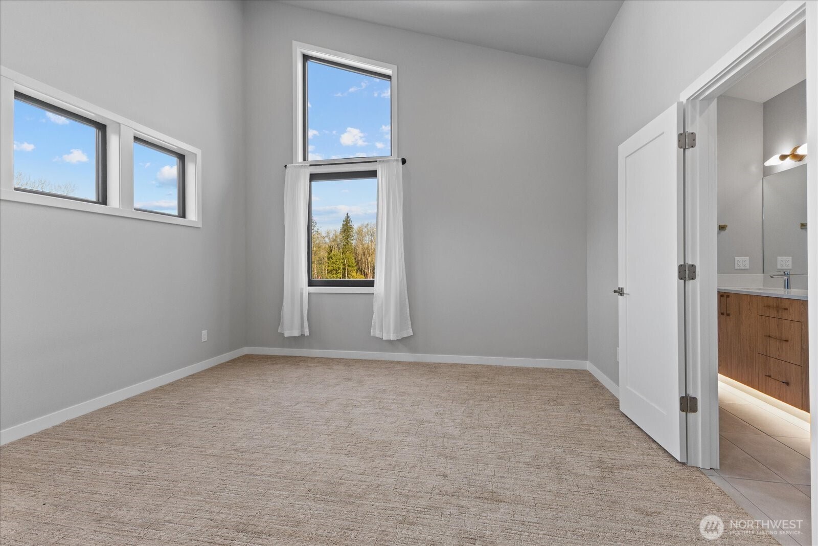 574 Creston Court , Bellingham, WA 98226-4268