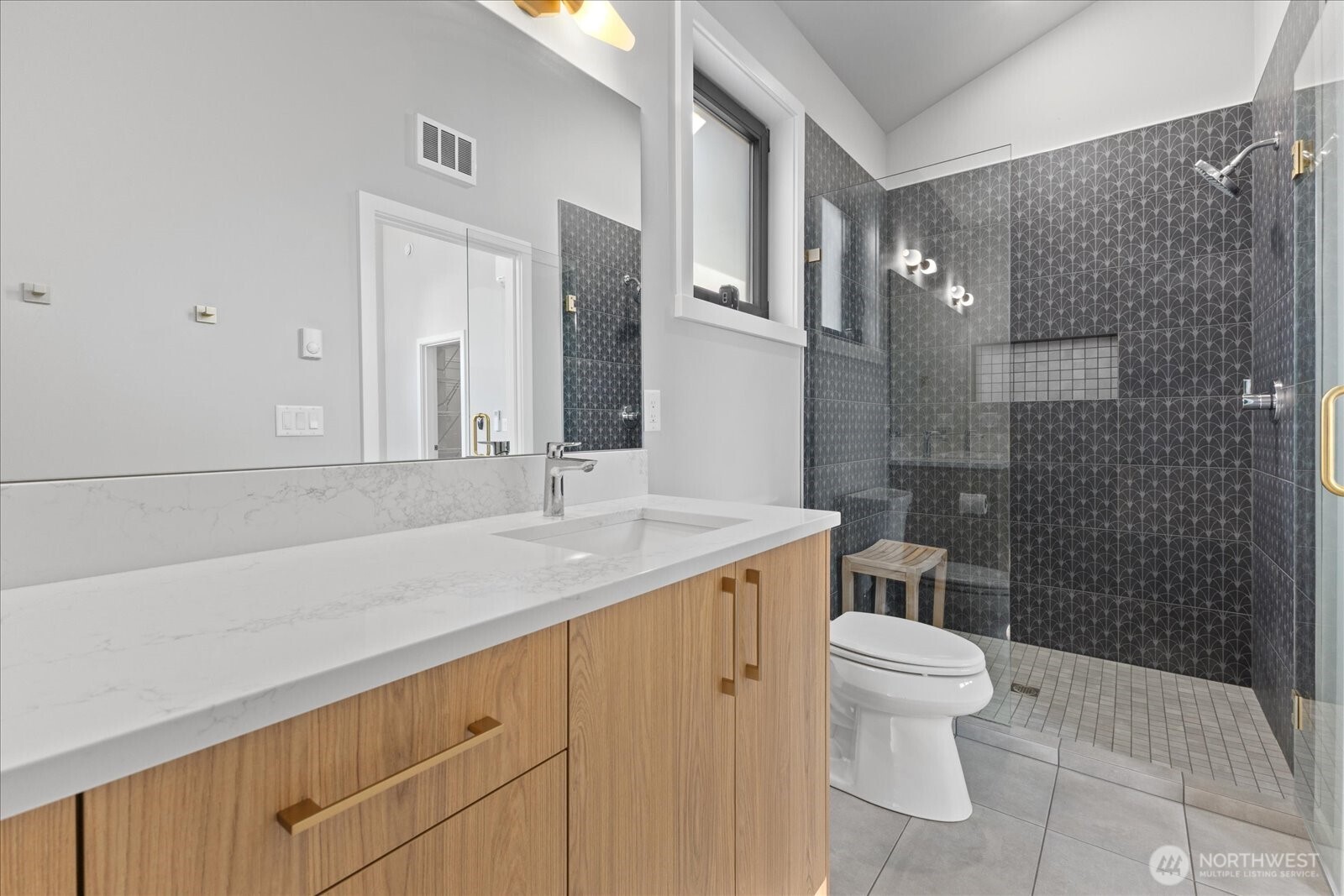 574 Creston Court , Bellingham, WA 98226-4268