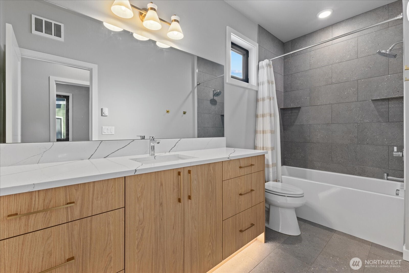 574 Creston Court , Bellingham, WA 98226-4268