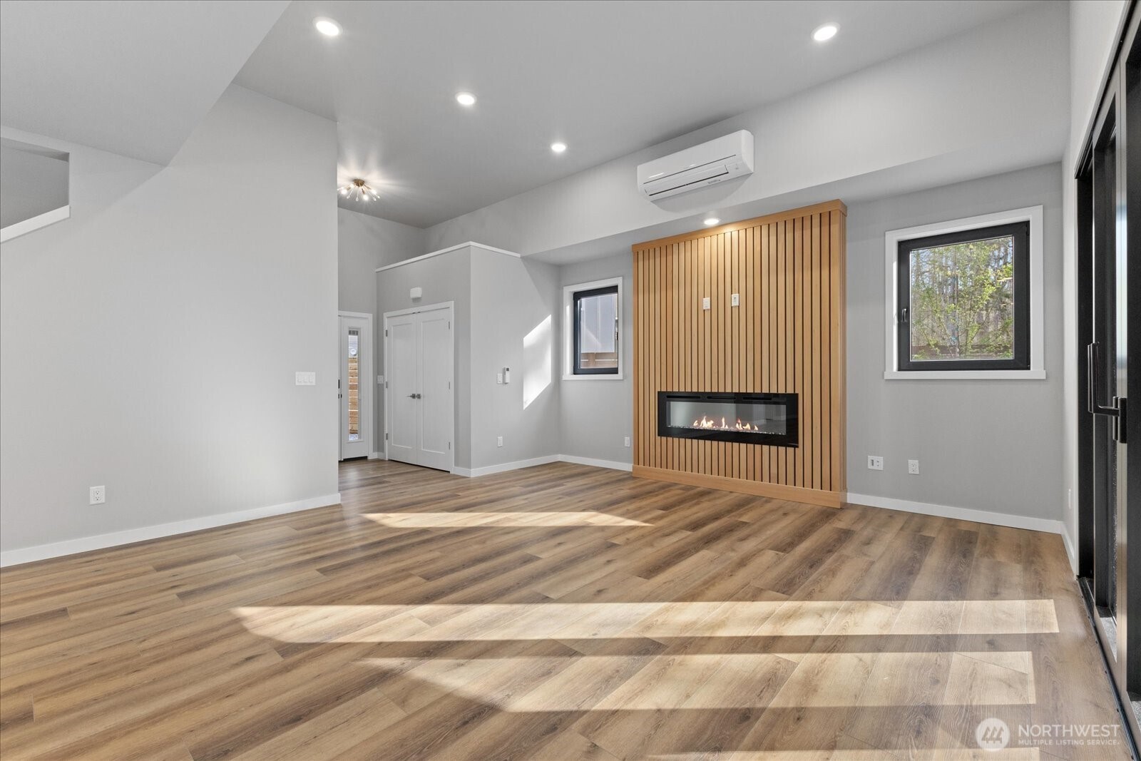 574 Creston Court , Bellingham, WA 98226-4268