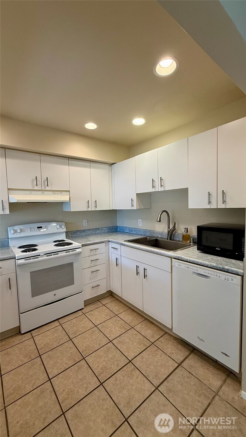 3321 S Mead Street , Seattle, WA 98118