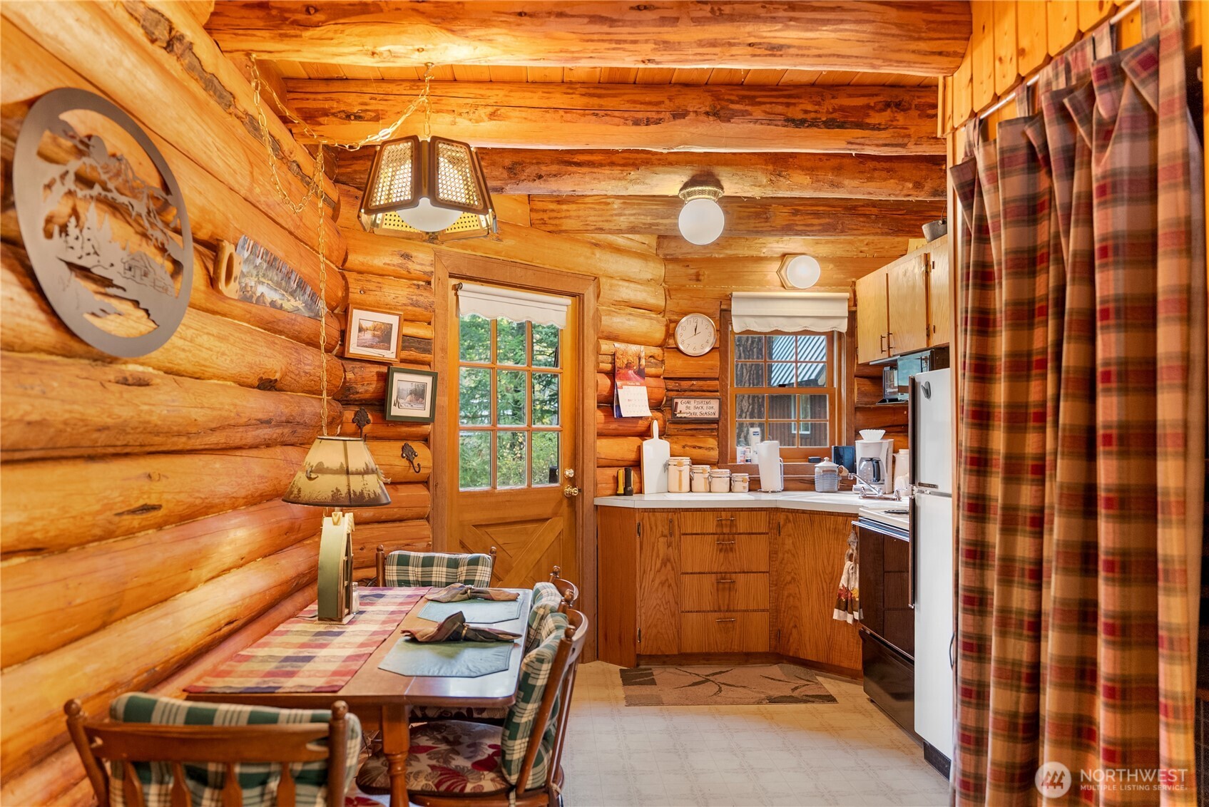26 Mercer Road , Mazama, WA 98833