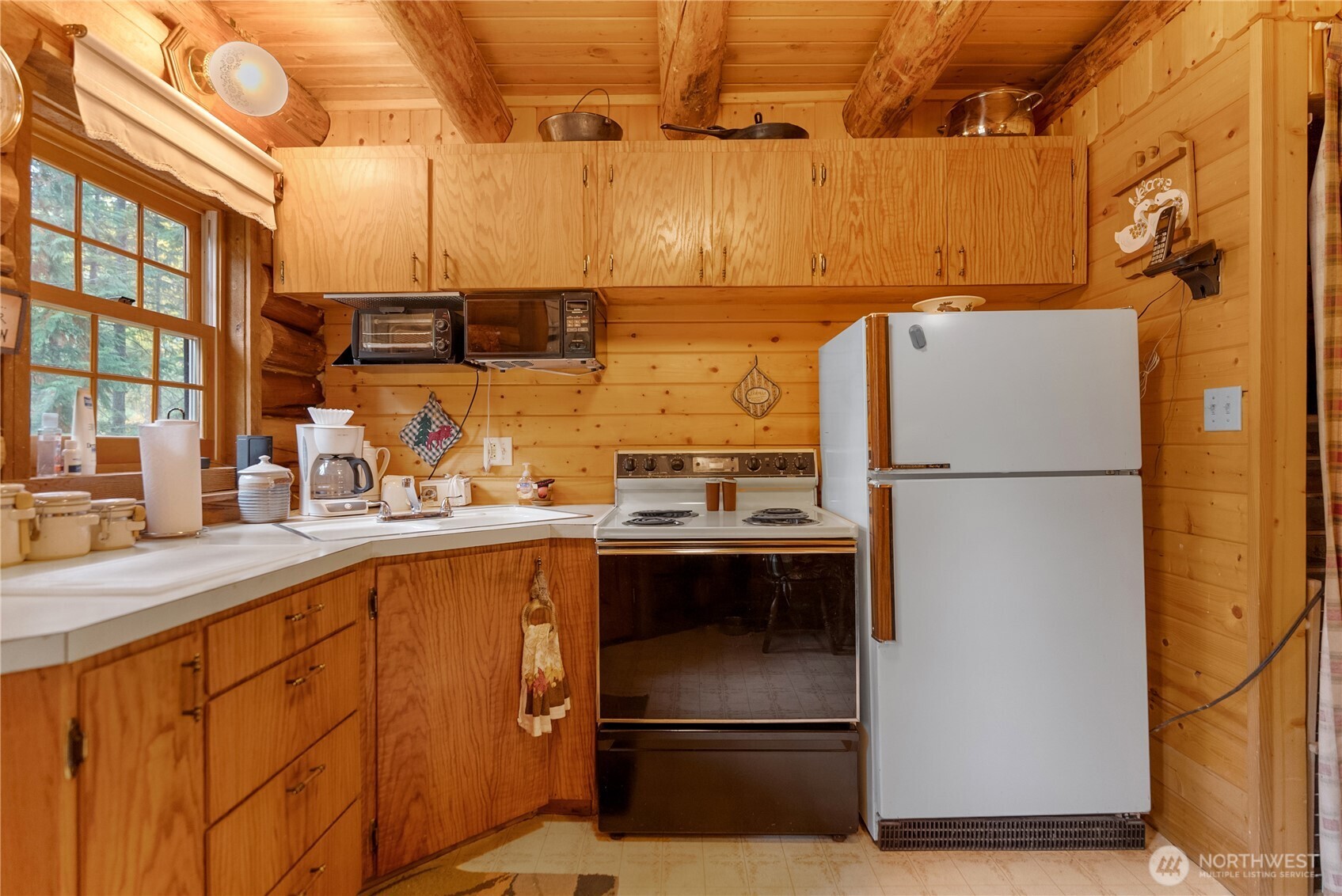 26 Mercer Road , Mazama, WA 98833