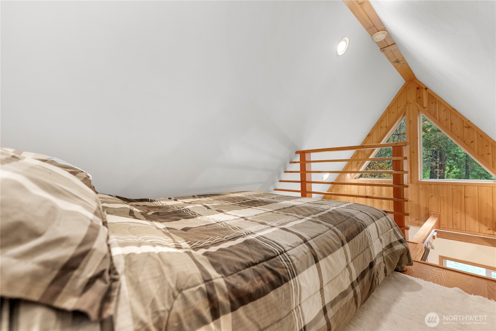 26 Mercer Road , Mazama, WA 98833