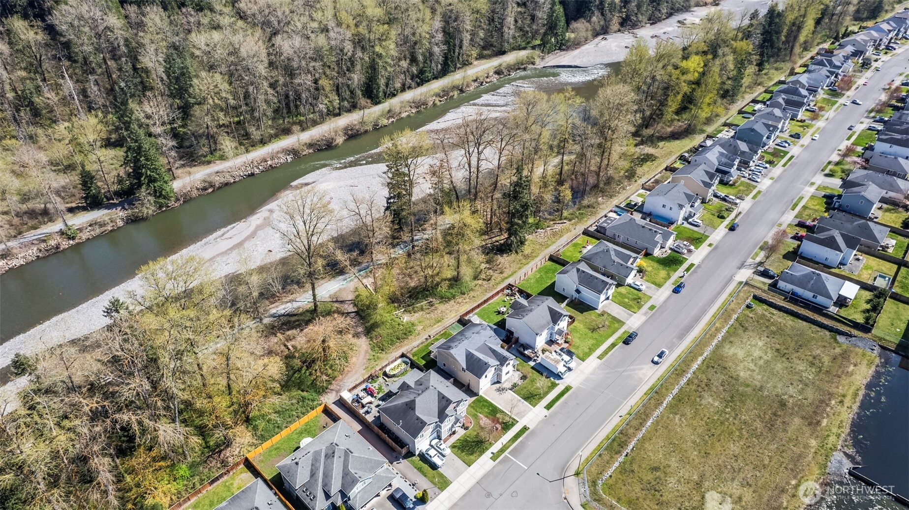 1408 Daffodil Avenue NE, Orting, WA 98360