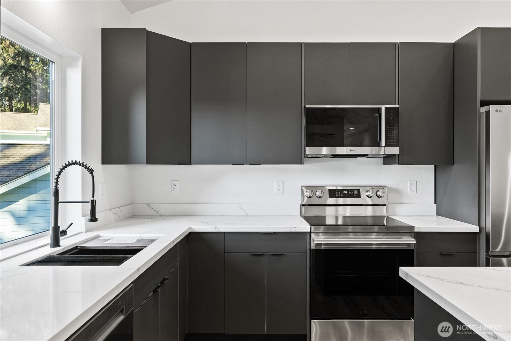 1215 Rolling Hills Drive , Port Angeles, WA 98363