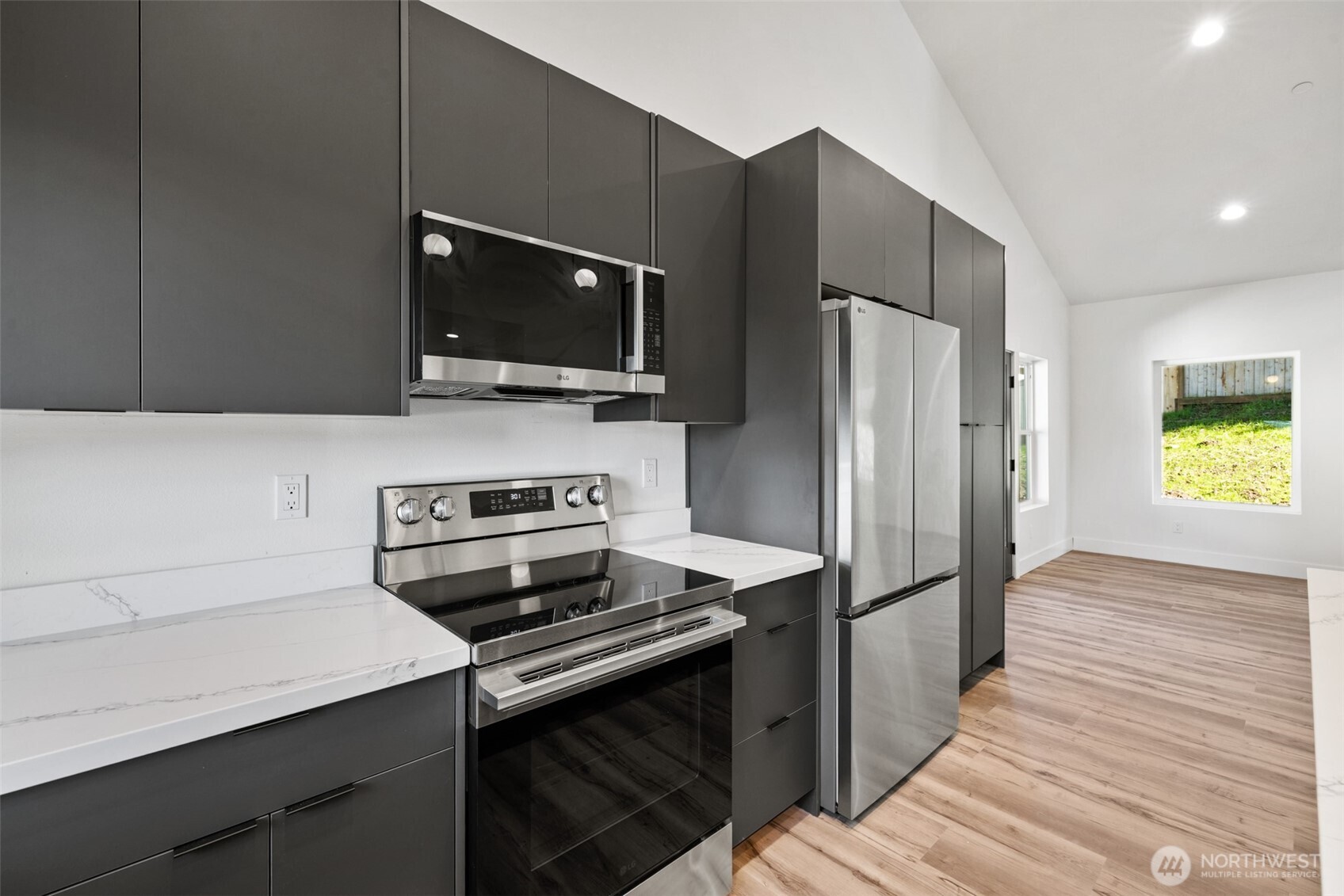 1215 Rolling Hills Drive , Port Angeles, WA 98363