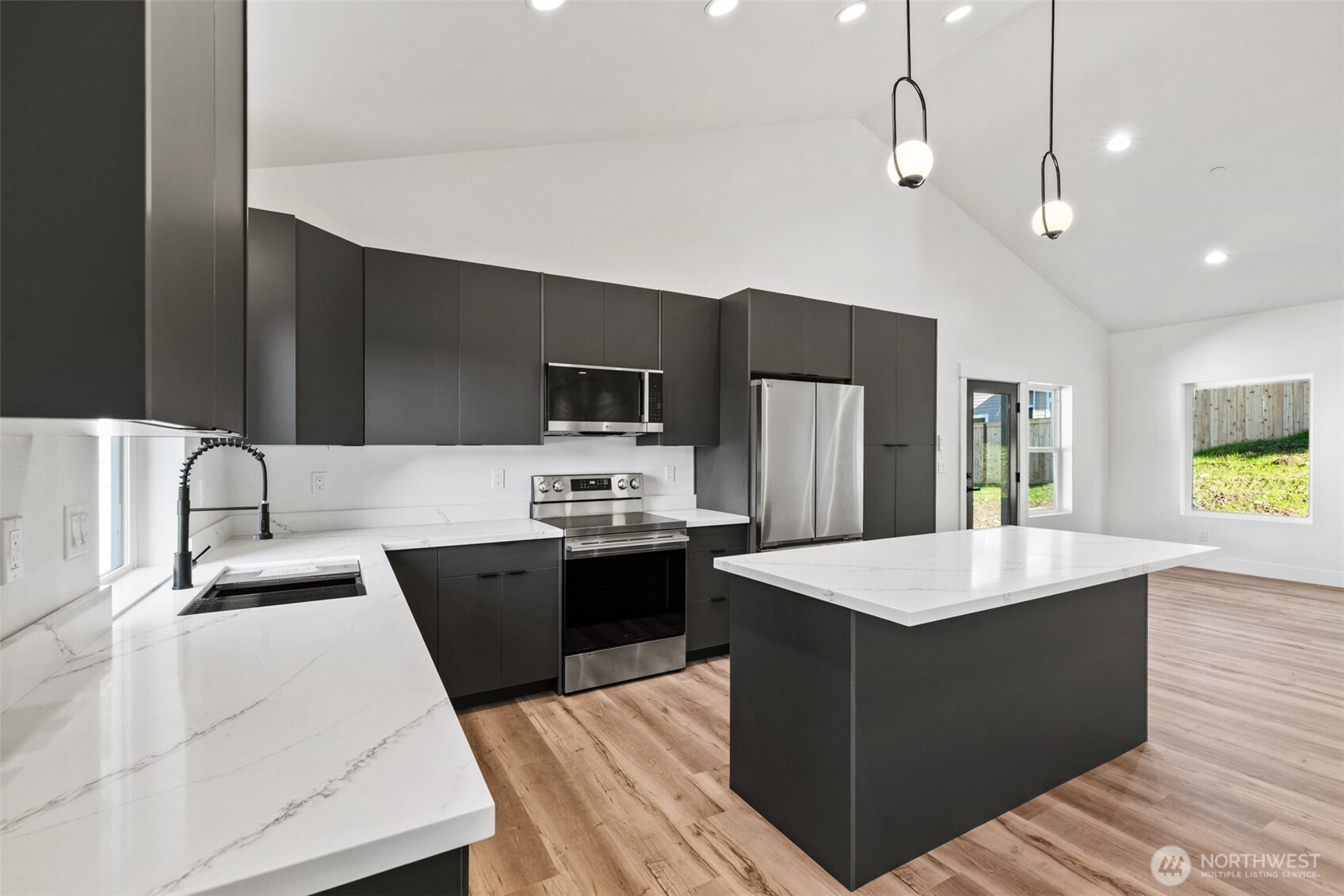 1215 Rolling Hills Drive , Port Angeles, WA 98363