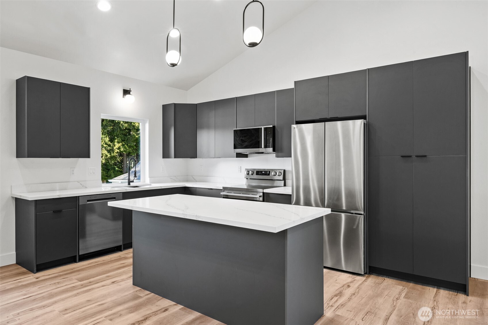 1215 Rolling Hills Drive , Port Angeles, WA 98363