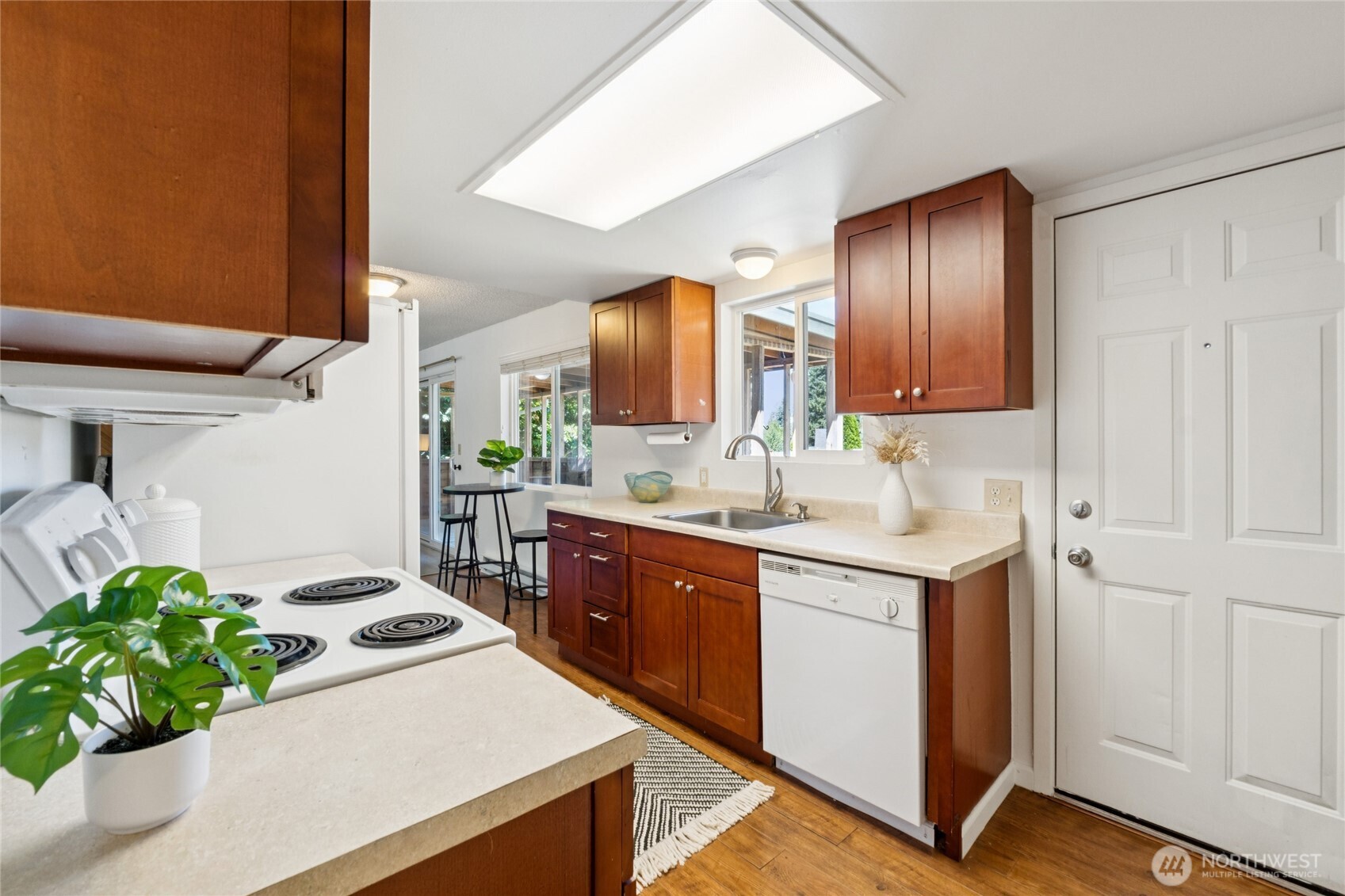 19520 Grannis Road , Bothell, WA 98012