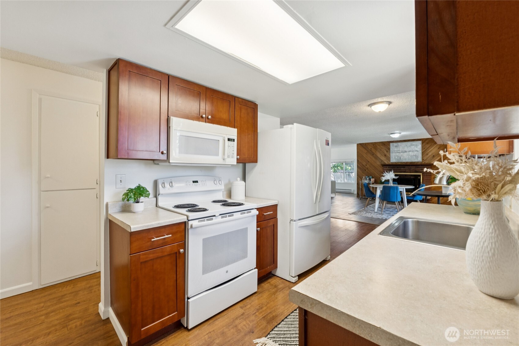 19520 Grannis Road , Bothell, WA 98012