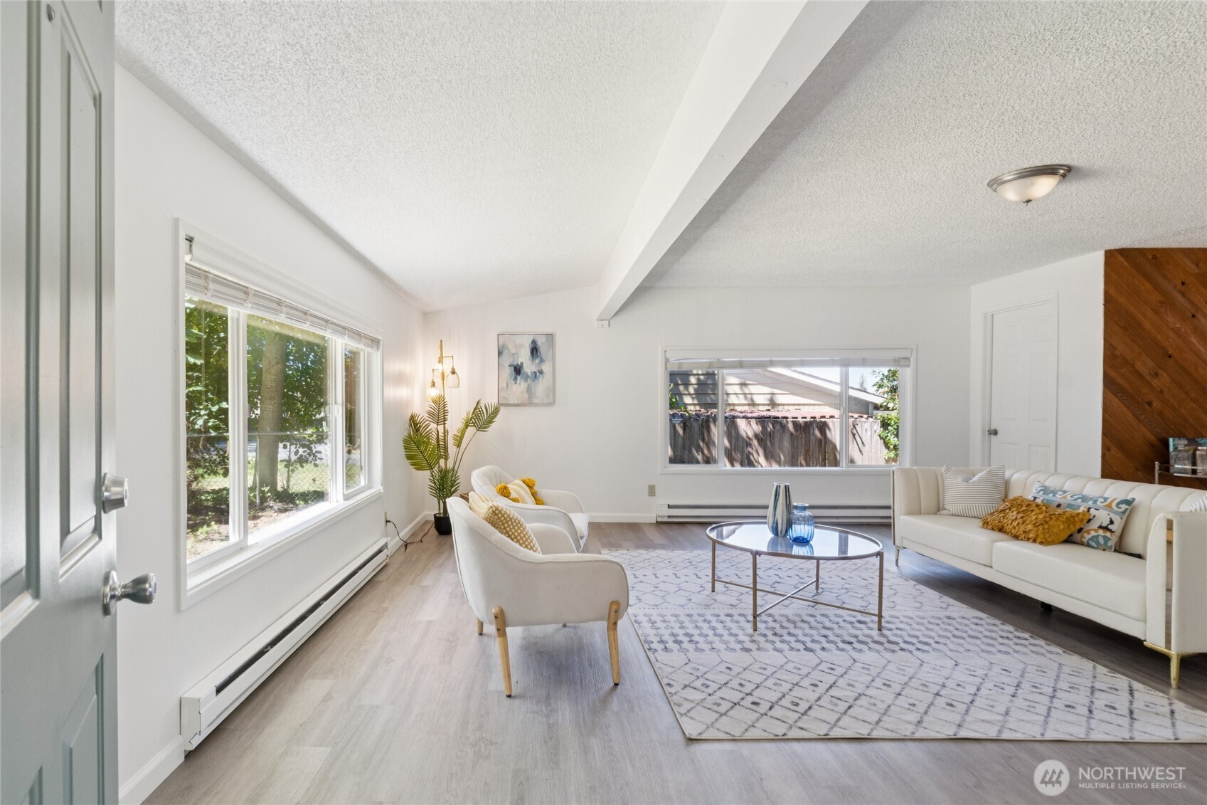 19520 Grannis Road , Bothell, WA 98012